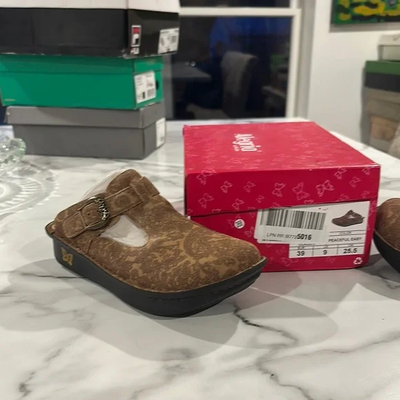 Brown Slip-On Shoes - Picture 4 of 6